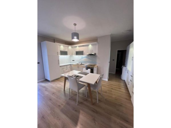 Tirane, jepet me qera apartament 1+1 Kati 2, 73 m² 600 € (Square 21)