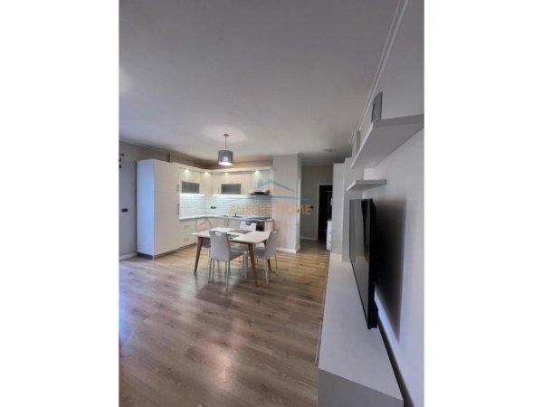 Tirane, jepet me qera apartament 1+1 Kati 2, 73 m² 600 € (Square 21)
