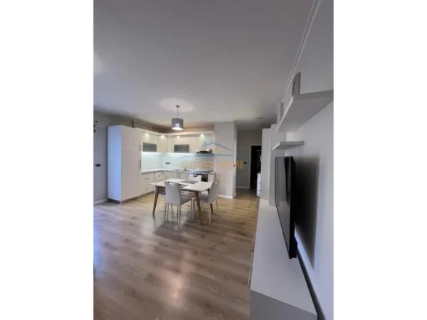 Tirane, jepet me qera apartament 1+1 Kati 2, 73 m² 600 € (Square 21)