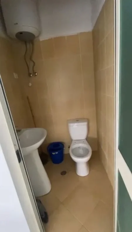 Tirane, jepet me qera dyqan Kati 0, 40 m² 300 € 