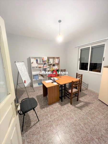 Tirane, jepet me qera Kati 2, 75 m² 600 € (ne Myslym Shyri prane Ish Adidasit)