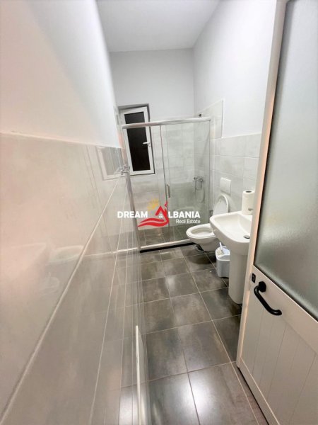Tirane, jepet me qera Kati 2, 75 m² 600 € (ne Myslym Shyri prane Ish Adidasit)