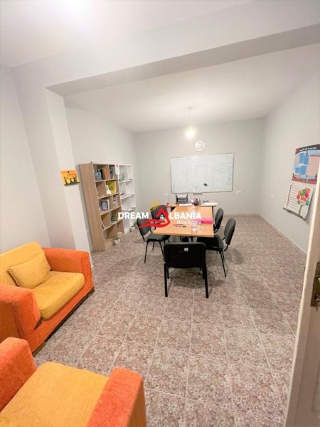 Tirane, jepet me qera Kati 2, 75 m² 600 € (ne Myslym Shyri prane Ish Adidasit)