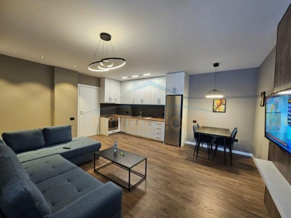 Tirane, jepet me qera apartament 1+1 , 65 m² 600 € (Rruga e Kavajes)
