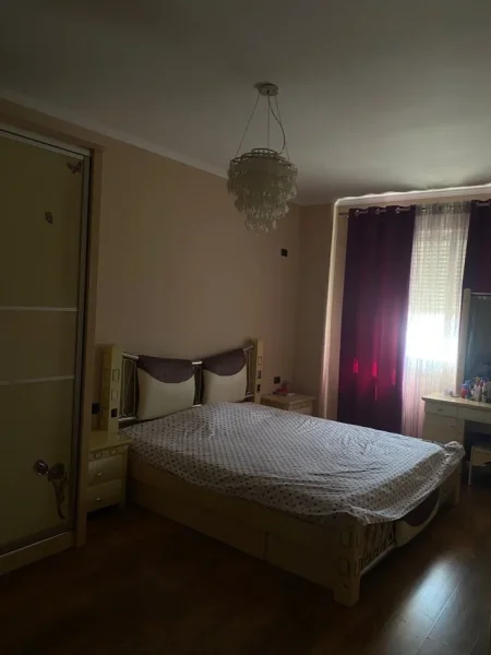 Tirane, jepet me qera apartament 2+1 Kati 3, 95 m² (Spitali Hygea)
