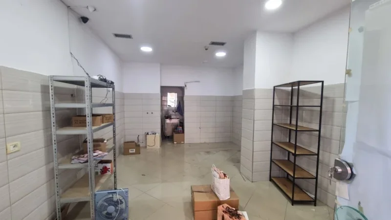 Jepet me Qera Dyqan tek Harry Fultz afer Zogut te Zi Kati 0, 33 m² 400 €URO