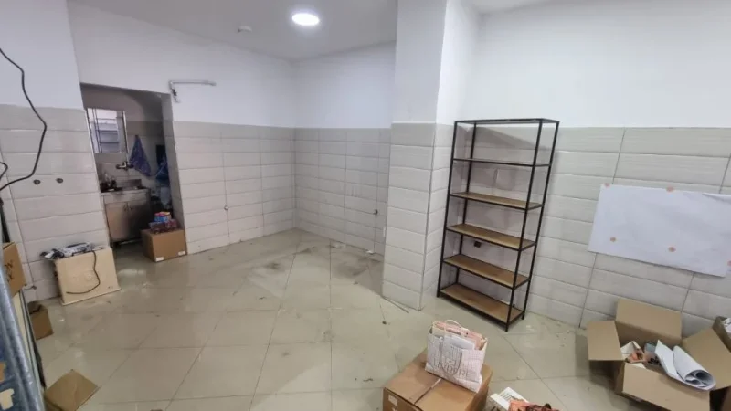 Jepet me Qera Dyqan tek Harry Fultz afer Zogut te Zi Kati 0, 33 m² 400 €URO