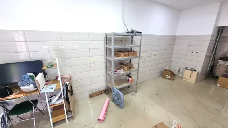 Jepet me Qera Dyqan tek Harry Fultz afer Zogut te Zi Kati 0, 33 m² 400 €URO