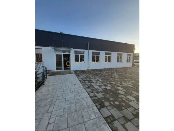 Tirane, jepet me qera ambjent biznesi Kati 0, 600 m² 1.500 € (Autostrada Tiranë–Elbasan, pranë TEG)