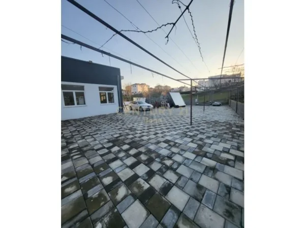 Tirane, jepet me qera ambjent biznesi Kati 0, 600 m² 1.500 € (Autostrada Tiranë–Elbasan, pranë TEG)