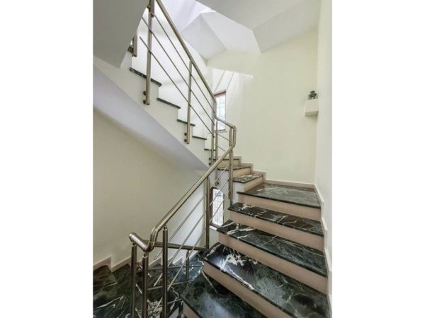 Tirane, jepet me qera shtepi Kati 4, 137 m² 4.500 € (shkolla e kuqe)