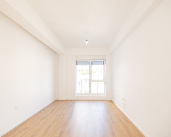 Tirane, jepet me qera apartament 2+1+Ballkon Kati 8, 500 € (pa komision)
