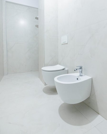 Tirane, jepet me qera apartament 2+1+Ballkon Kati 8, 500 € (pa komision)