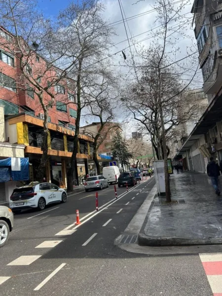 Tirane,Shitet 2+1+2 buze rruge Myslym Shyri. 189.000 euro