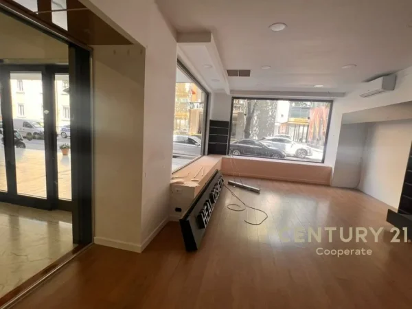 Tirane, jepet me qera ambjent biznesi Kati 0, 91 m² 3.185 € 