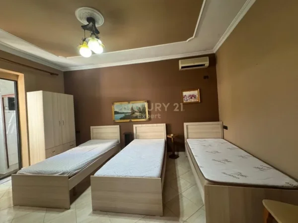 Tirane, jepet me qera apartament 1+1 Kati 1, 80 m² 550 € 