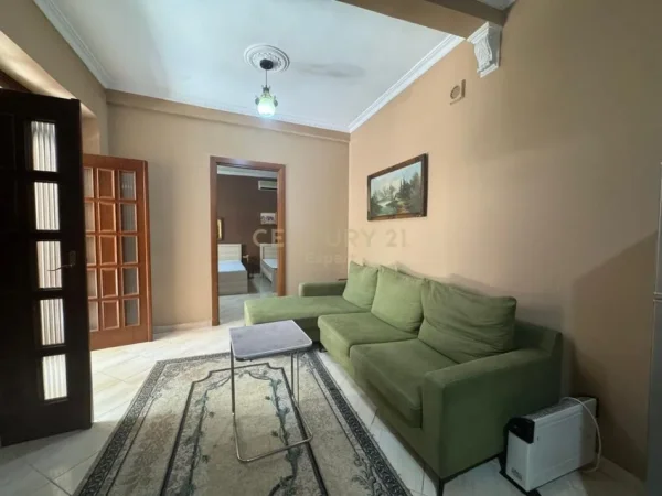 Tirane, jepet me qera apartament 1+1 Kati 1, 80 m² 550 € 