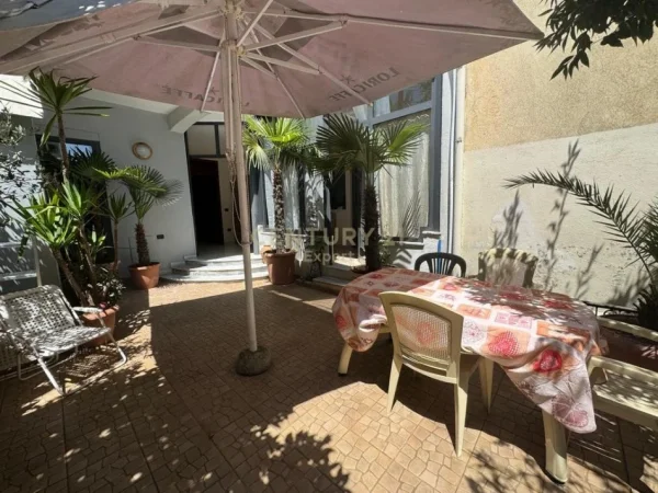 Tirane, jepet me qera apartament 1+1 Kati 1, 80 m² 550 € 