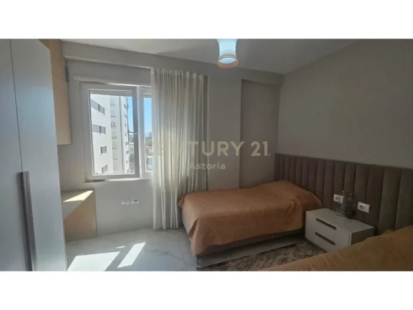 Tirane, jepet me qera apartament 2+1 Kati 2, 116 m² 500 € 