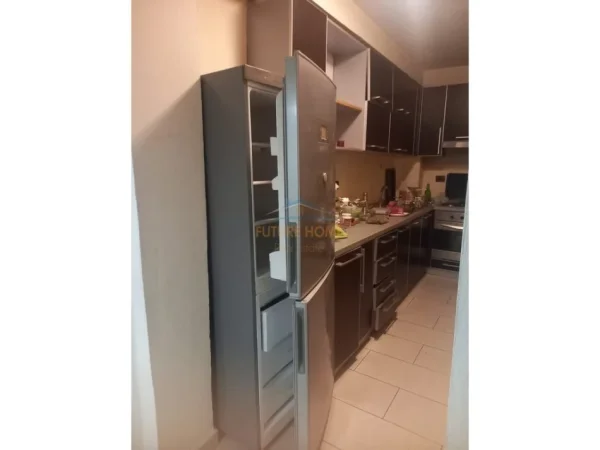 Tirane, jepet me qera apartament 2+1 Kati 2, 80 m² 650 € (Rruga Muhamet Gjollesha)