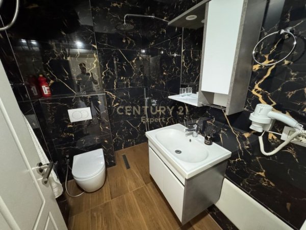 Tirane, jepet me qera apartament 2+1 Kati 2, 149 m² 600 € (PRANE BLLOKUT GINTASH)