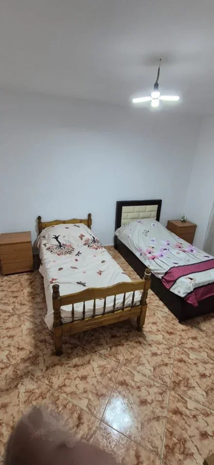 Tirane, jepet me qera apartament 1+1 Kati 1, 55 m² 400 € (Fakulteti i Mjekesise)