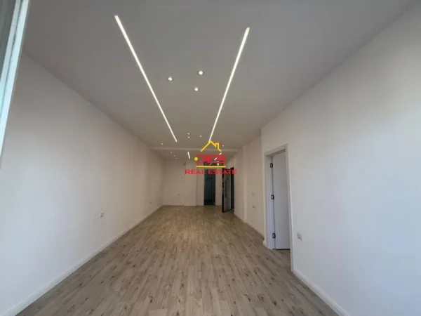 Vlore, shitet apartament 1+1+Ballkon Kati 9, 78 m² 120.000 € (Rruga Dush strati)