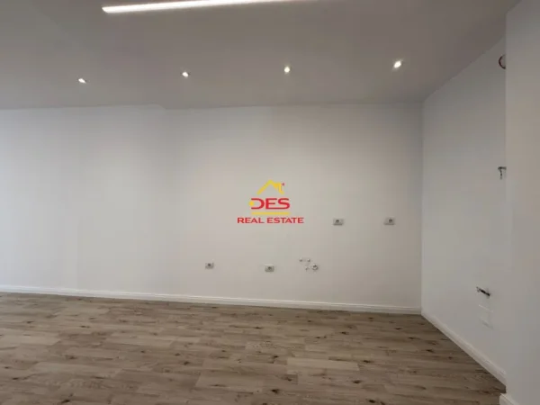 Vlore, shitet apartament 1+1+Ballkon Kati 9, 78 m² 120.000 € (Rruga Dush strati)