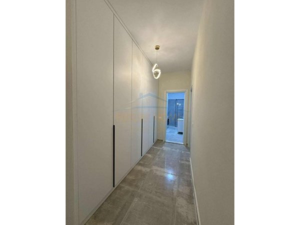 Tirane, jepet me qera apartament 2+1 Kati 5, 92 m² 600 € 