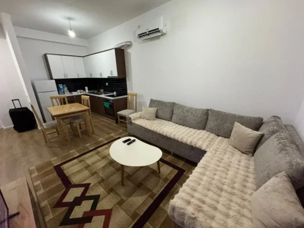 Tirane, jepet me qera apartament 2+1 Kati 4, 90 m² 450 € 