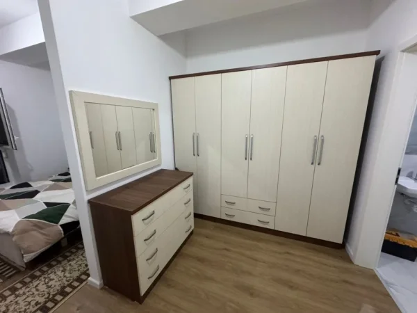 Tirane, jepet me qera apartament 2+1 Kati 4, 90 m² 450 € 