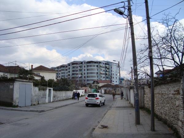 Tirane, jepet me qera 1+1 Kati 1, 45 m² 400 € (Rr Tobi Shkurti)