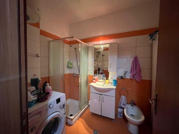 Tirane, jepet me qera apartament 1+1 Kati 3, 72 m² 450 € (DY PALMAT NE ASTIR)