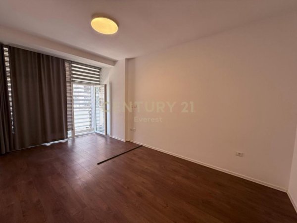 Tirane, jepet me qera zyre Kati 2, 100 m² 900 € (Kika 2, Komuna e Parisit)