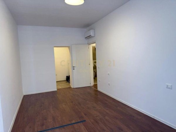 Tirane, jepet me qera zyre Kati 2, 100 m² 900 € (Kika 2, Komuna e Parisit)