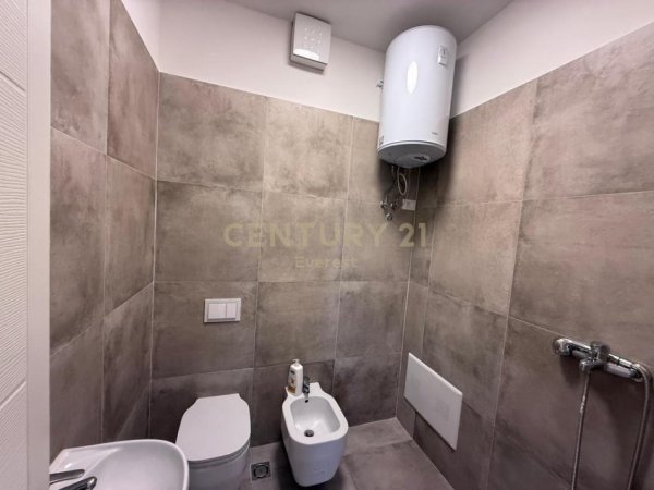 Tirane, jepet me qera zyre Kati 2, 100 m² 900 € (Kika 2, Komuna e Parisit)