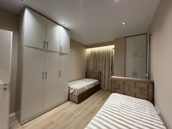 Tirane, jepet me qera apartament 2+1 Kati 6, 105 m² 550 € (YZBERISHT)