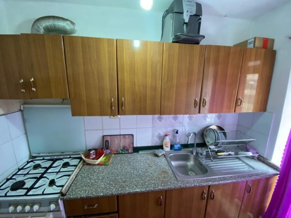 Tirane, jepet me qera apartament 1+1+Ballkon Kati 3, 61 m² 390 € (Allias/Rr.Niko Avrami)