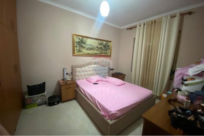 Tirane, jepet me qera apartament 1+1 , 50 m² 550 € (Rr. Myslym Shyri)