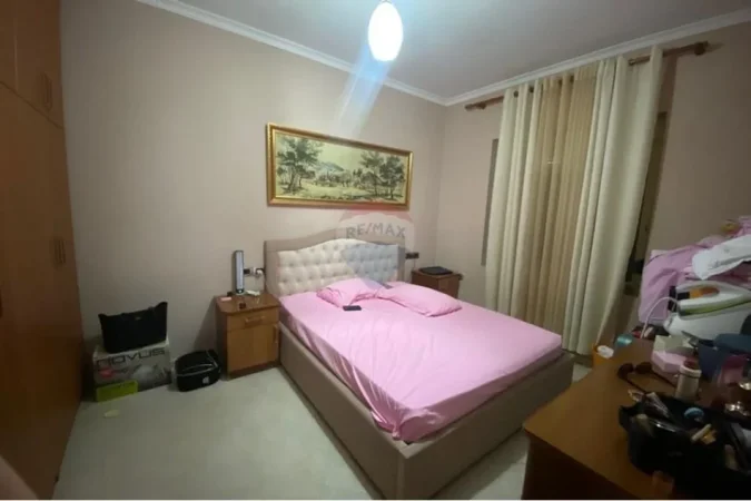 Tirane, jepet me qera apartament 1+1 , 50 m² 550 € (Rr. Myslym Shyri)