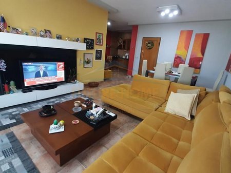 Tirane, shitet apartament 3+1+Ballkon Kati 5, 117 m² 170.000 € (Rruga e Dibrës)