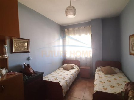 Tirane, shitet apartament 3+1+Ballkon Kati 5, 117 m² 170.000 € (Rruga e Dibrës)