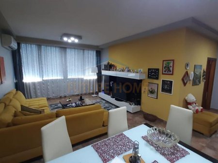 Tirane, shitet apartament 3+1+Ballkon Kati 5, 117 m² 170.000 € (Rruga e Dibrës)