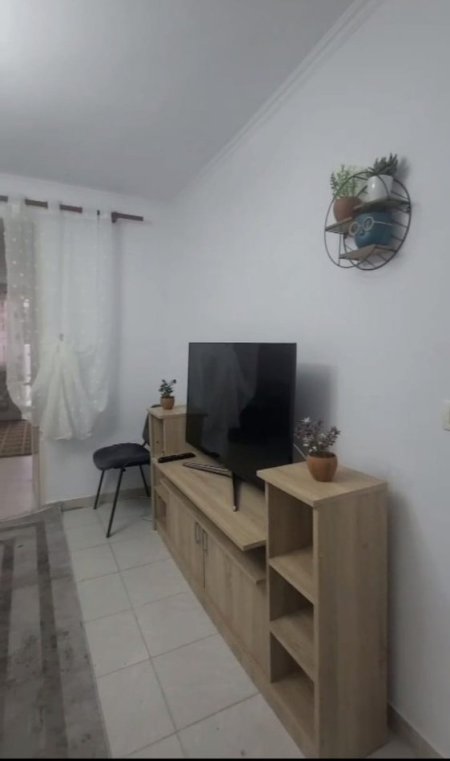 Tirane, jepet me qera apartament 2+1 Kati 1, 620 € 