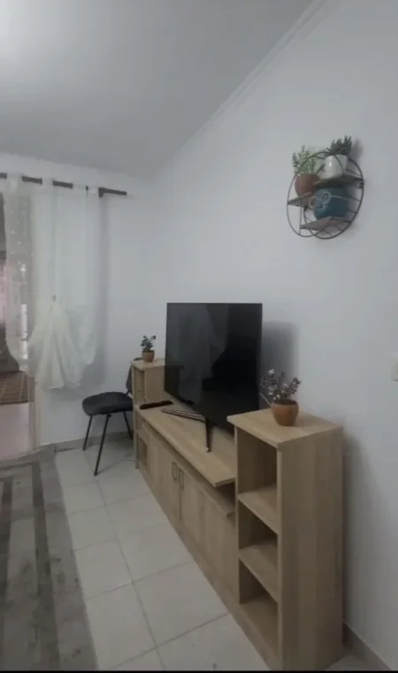 Tirane, jepet me qera apartament 2+1 Kati 1, 620 € 