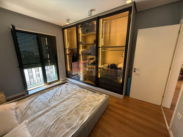 Tirane, shitet apartament 1+1 Kati 5, 77 m² 140.000 €