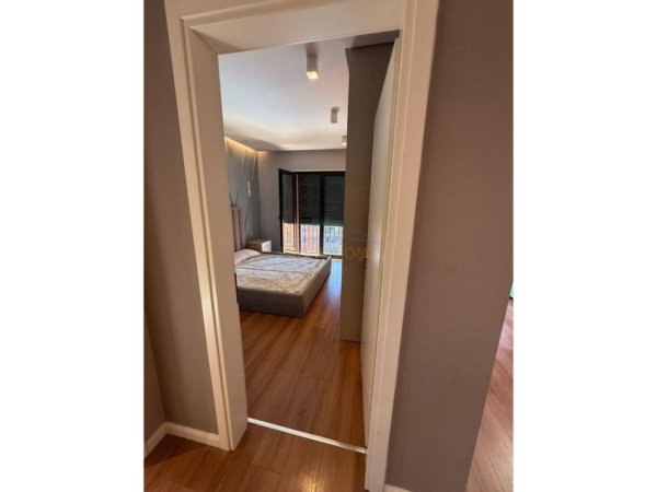 Tirane, shitet apartament 1+1 Kati 5, 77 m² 140.000 €