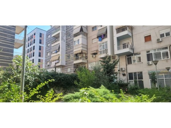 Tirane, shitet apartament 2+1+Aneks+Ballkon Kati 2, 112 m² 212.000 € 