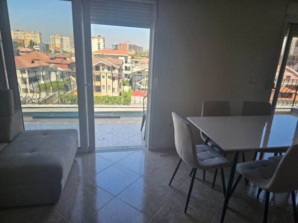 Tirane, jepet me qera apartament 2+1 Kati 4, 140 m² 500 € (Kodra e Priftit)