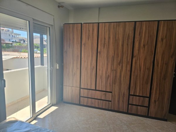 Tirane, jepet me qera apartament 2+1 Kati 4, 140 m² 500 € (Kodra e Priftit)